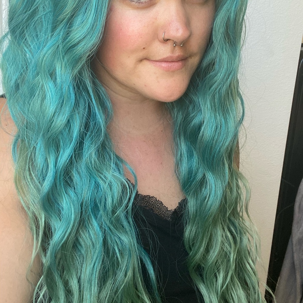 Blue to green WeekendWigs wig
